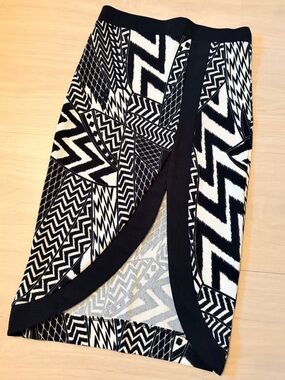Black & White Geometric Knit Skirt